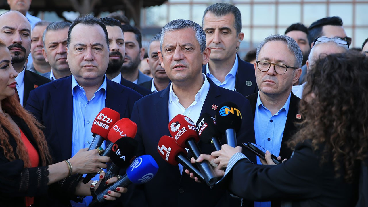 Özgür Özel Kurultay için mahkemeye başvuruyor
